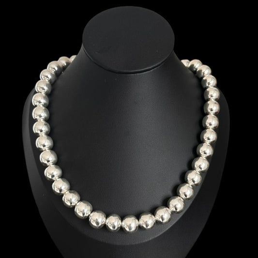 Collar de Bolas de Plata