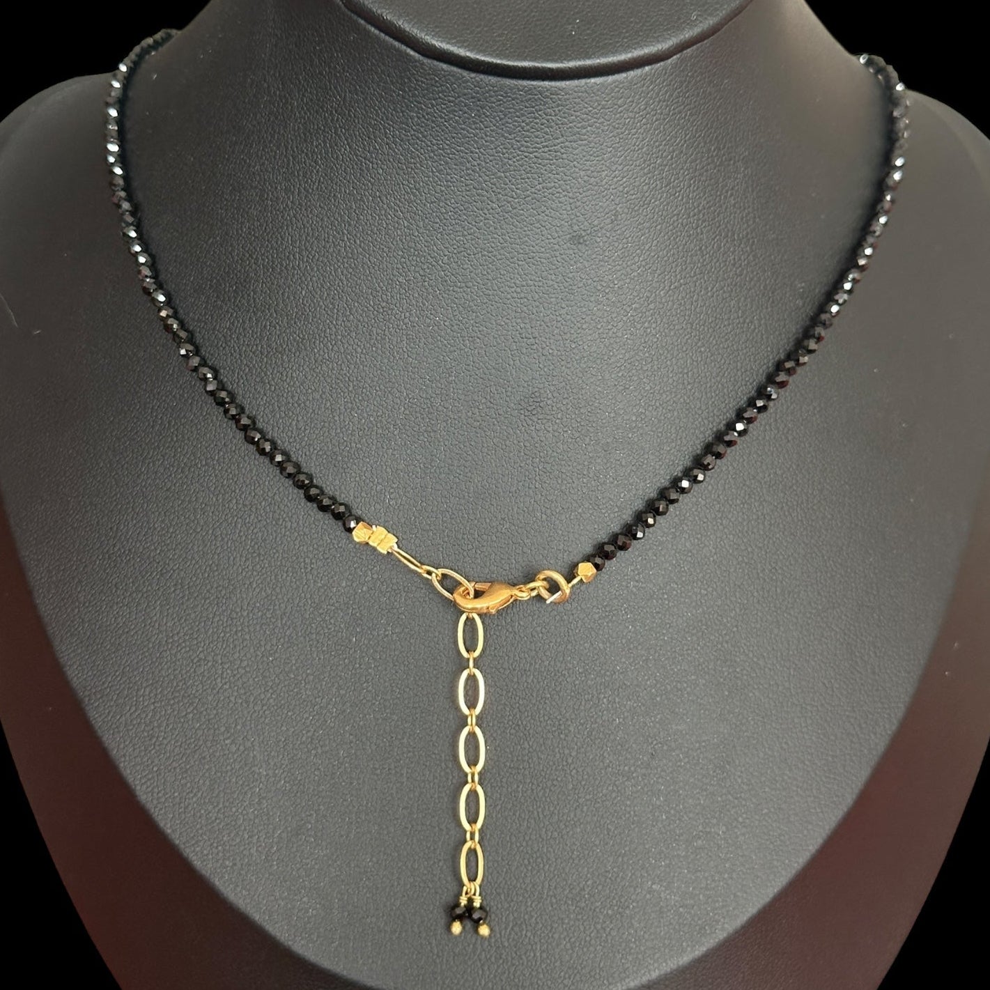 Collar SŪTRA · Ónix negro