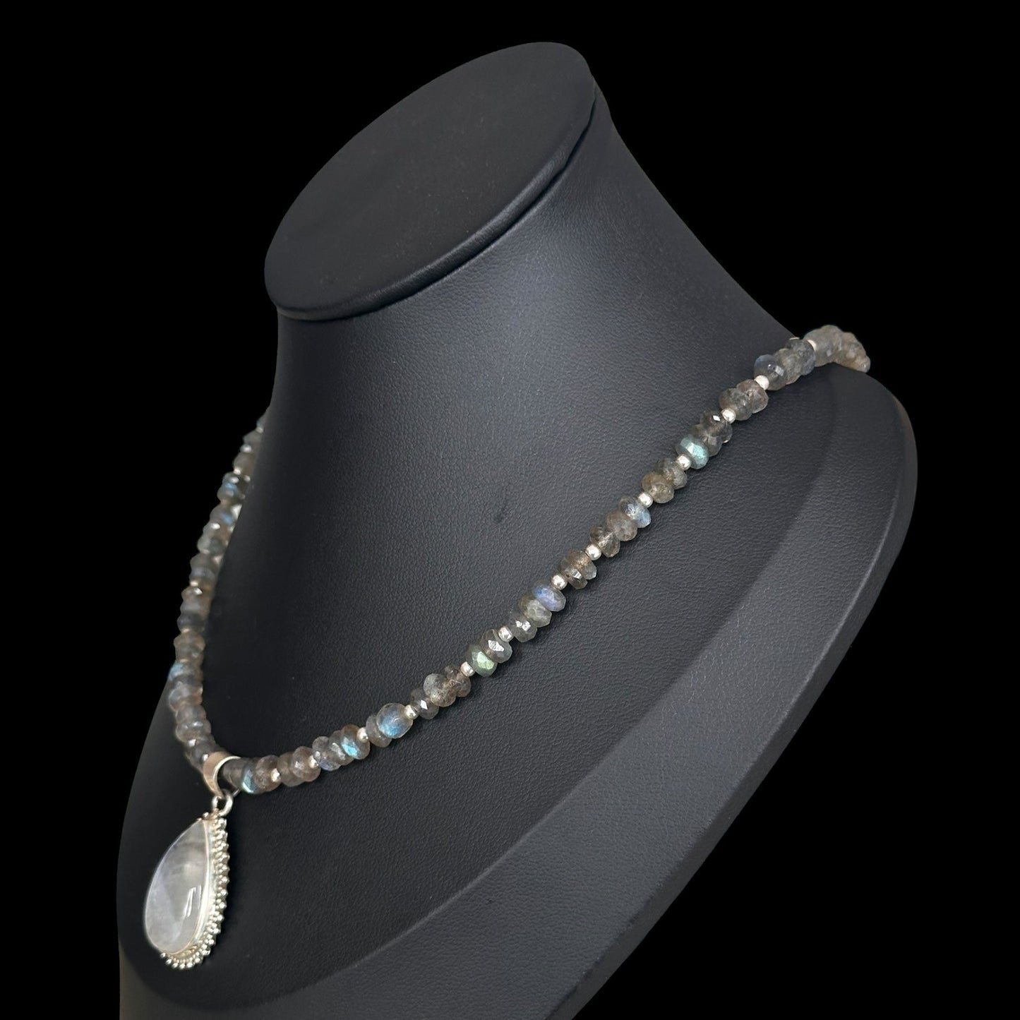 Collar de Labradorita con Colgante Piedra de Luna