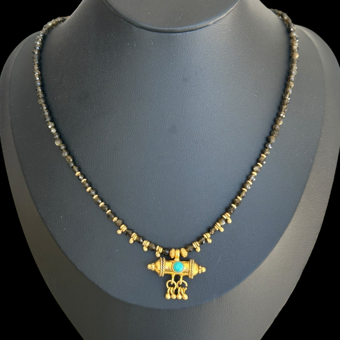 Collar Mantra Box Turmalina Verde