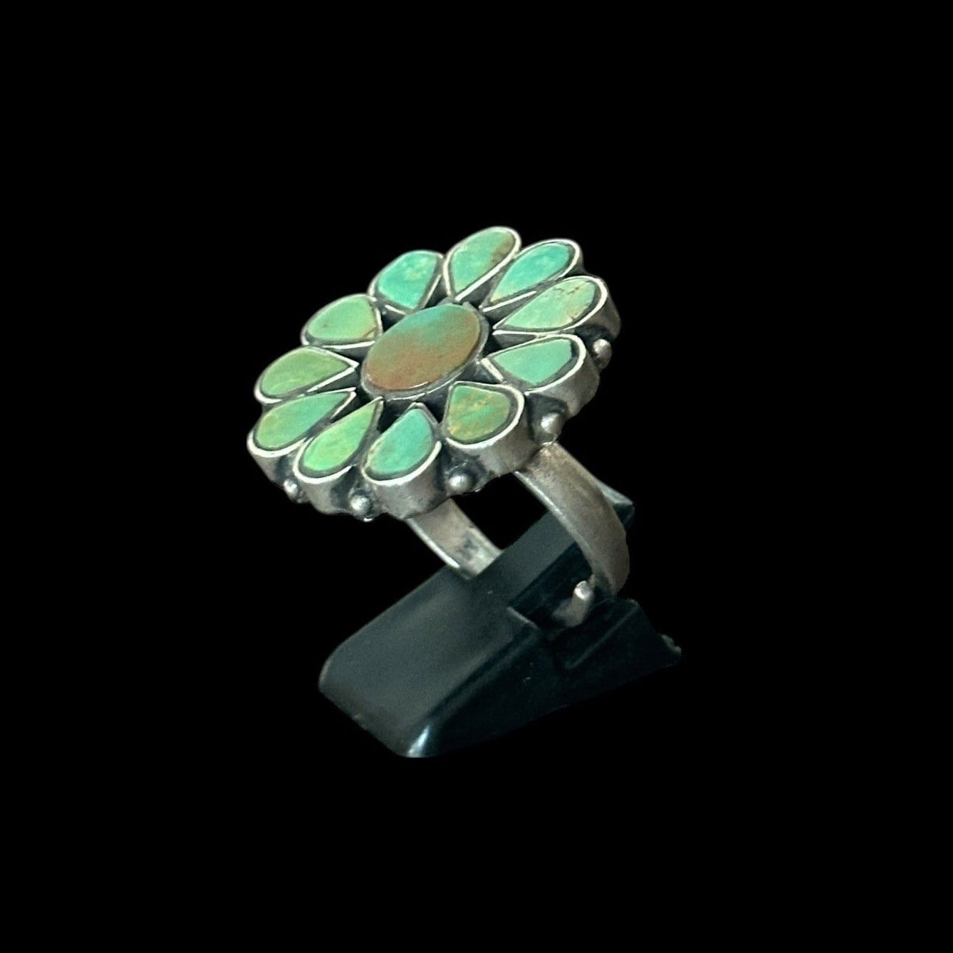 Anillo de Plata con Turquesa Tibetana – Flor Sagrada