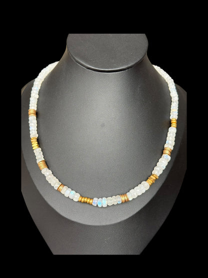 Kette mit facettiertem Mondstein