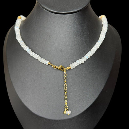Kette mit facettiertem Mondstein