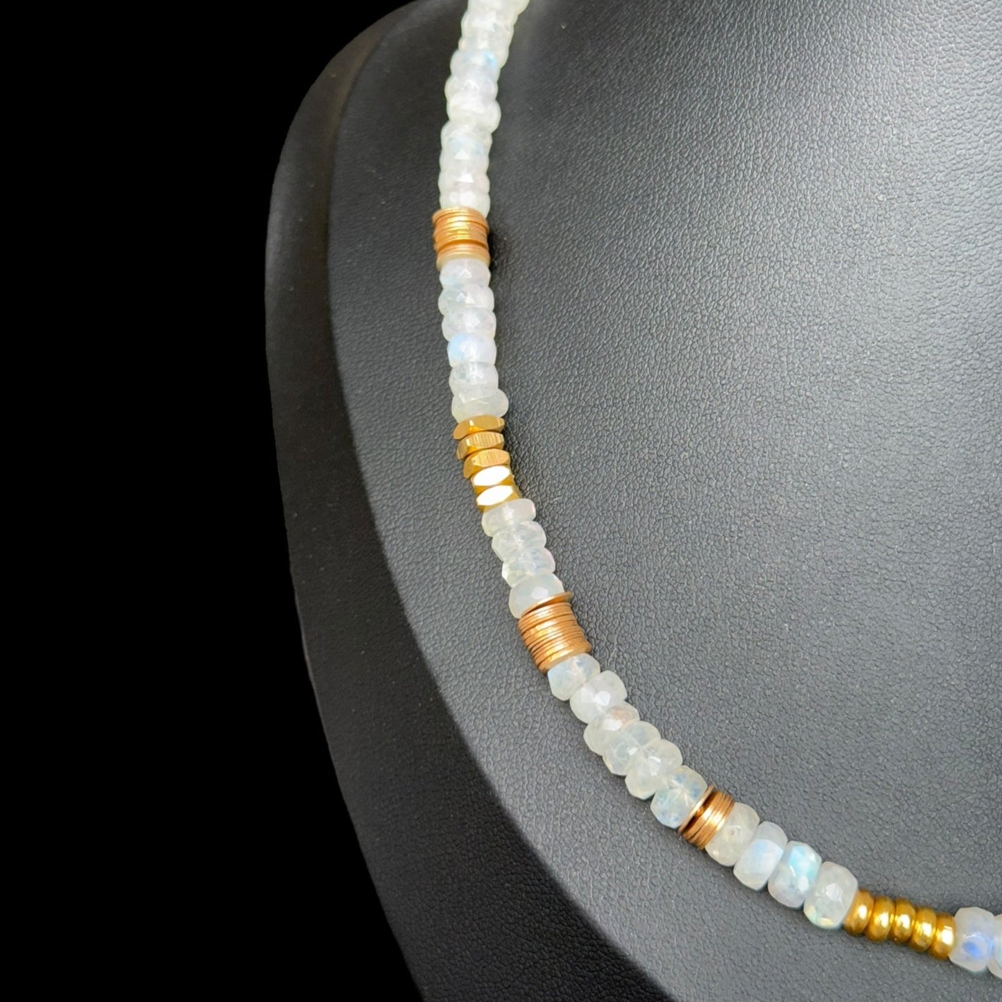 Collar de Piedra de Luna Facetada