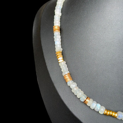 Kette mit facettiertem Mondstein