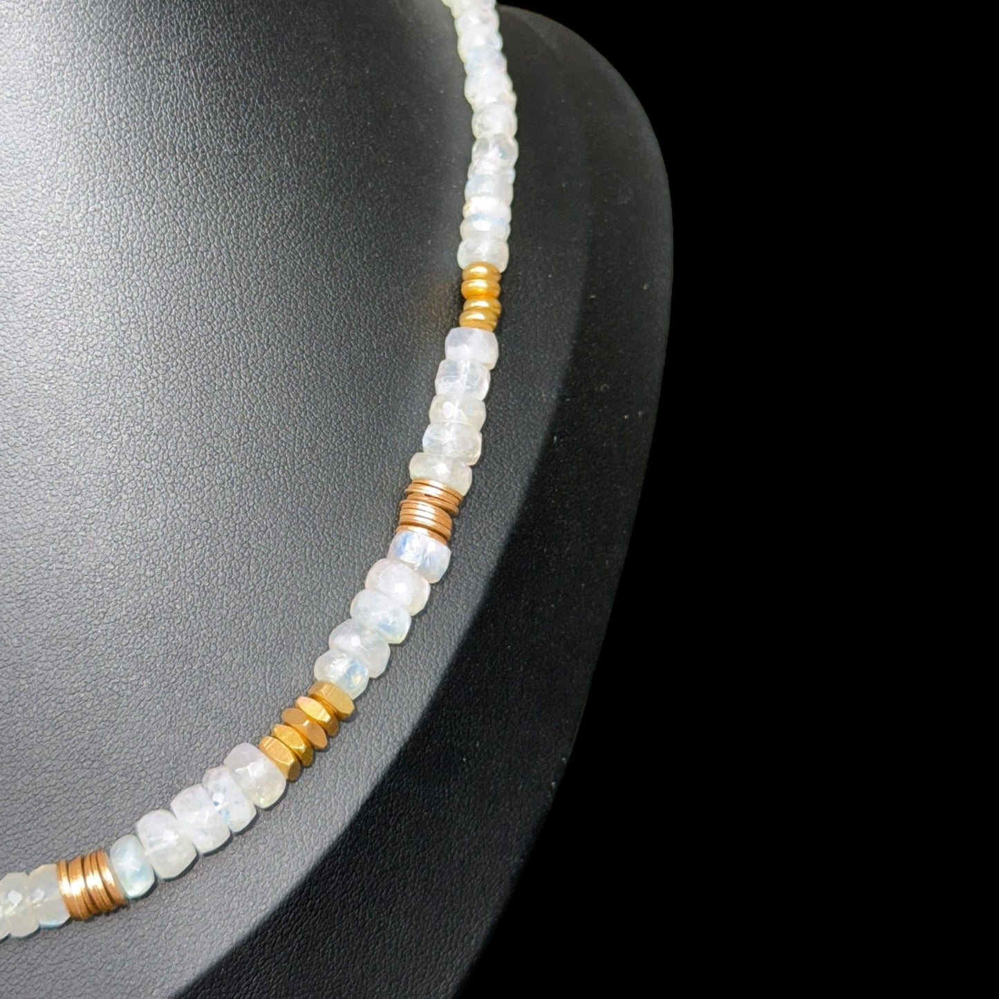 Collar de Piedra de Luna Facetada