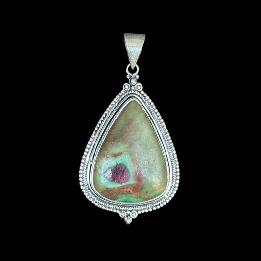 Ruby in Fuchsite Anhänger