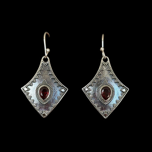 Ohrringe „Ratna-Kavacha“ (रत्न कवच)