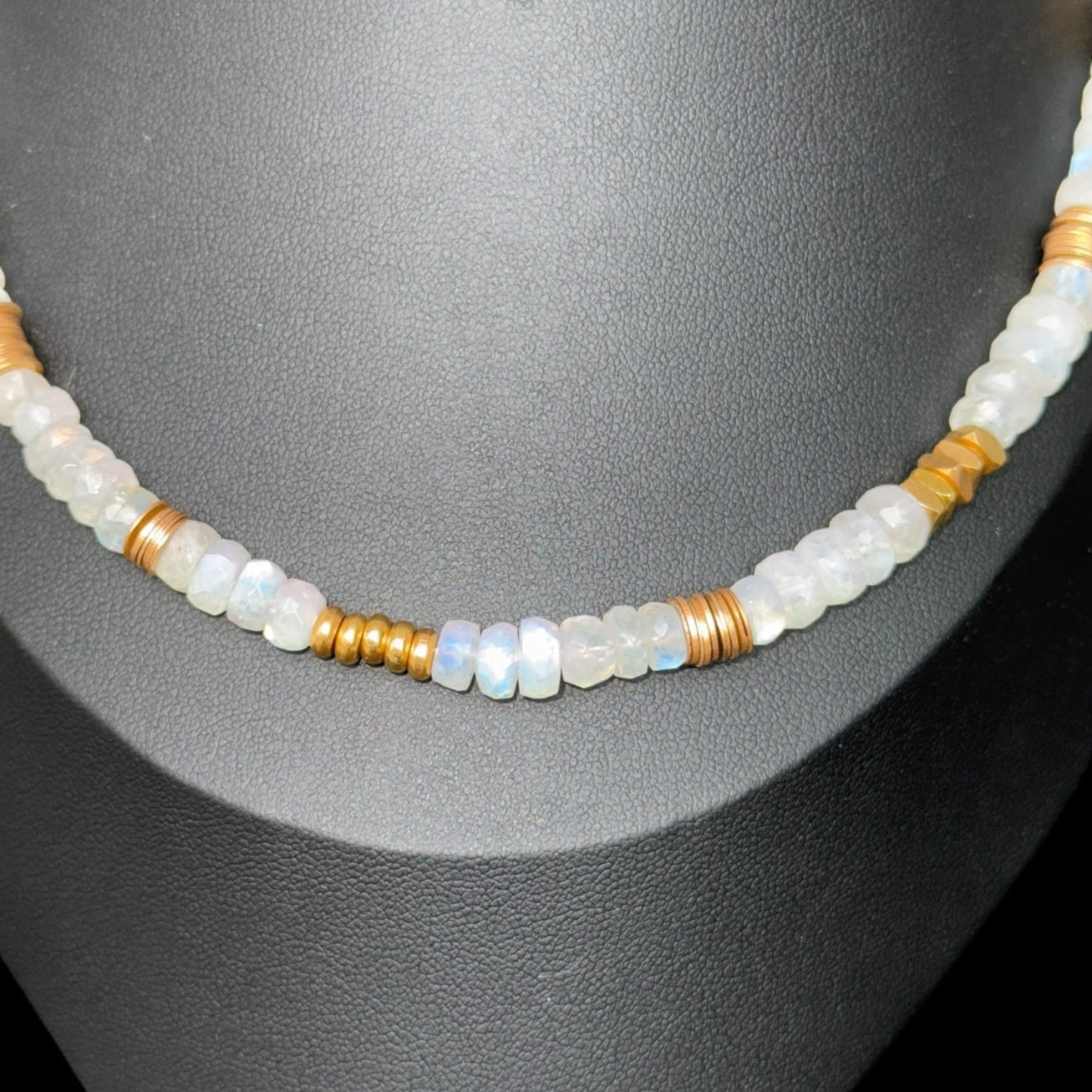Collar de Piedra de Luna Facetada
