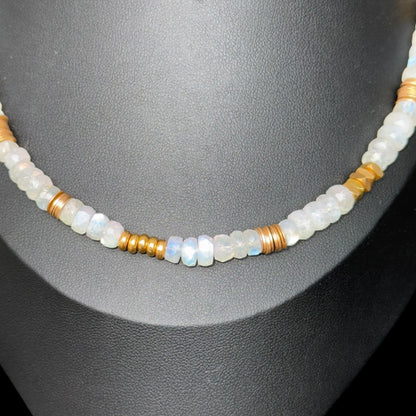 Kette mit facettiertem Mondstein