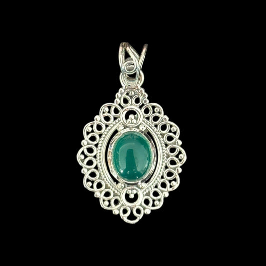 Anhänger "Nāyika" Grüner Onyx