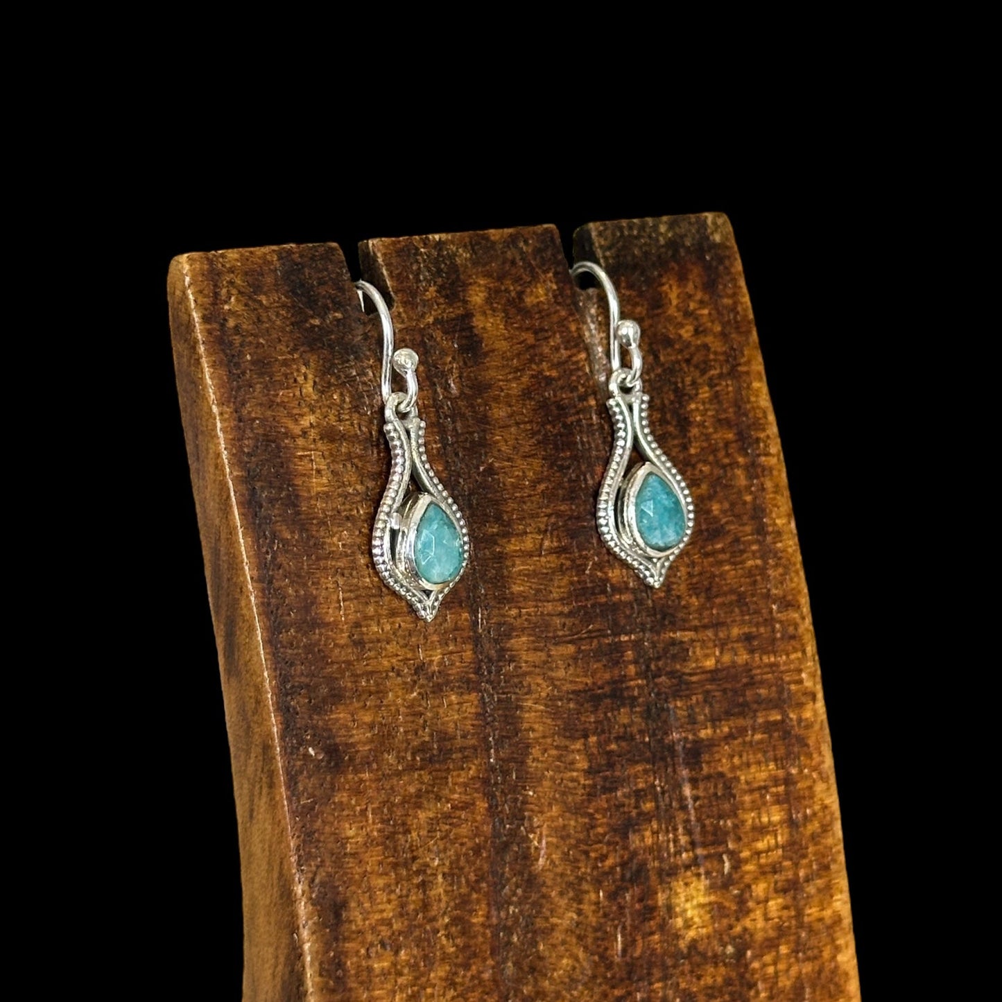 Pendientes Nila Raiz De Esmeralda