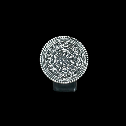 Ring „Maṇḍala“ (मण्डल)