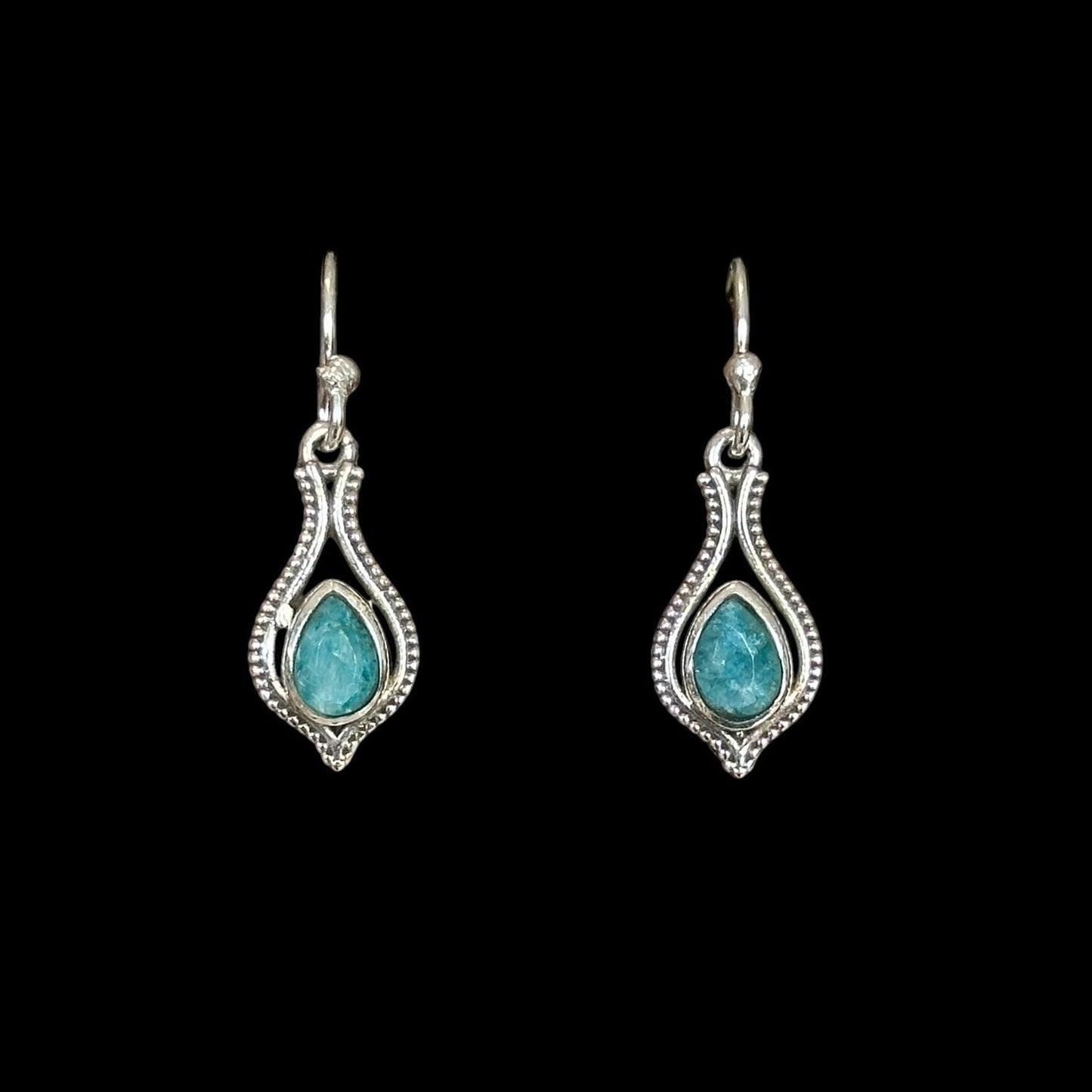 Pendientes Nila Raiz De Esmeralda