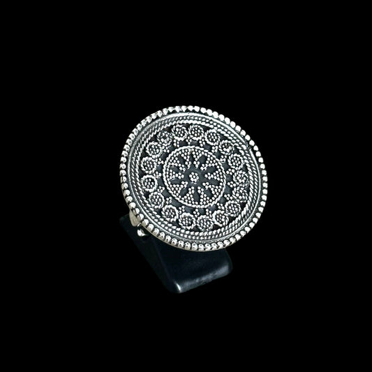 Ring „Maṇḍala“ (मण्डल)
