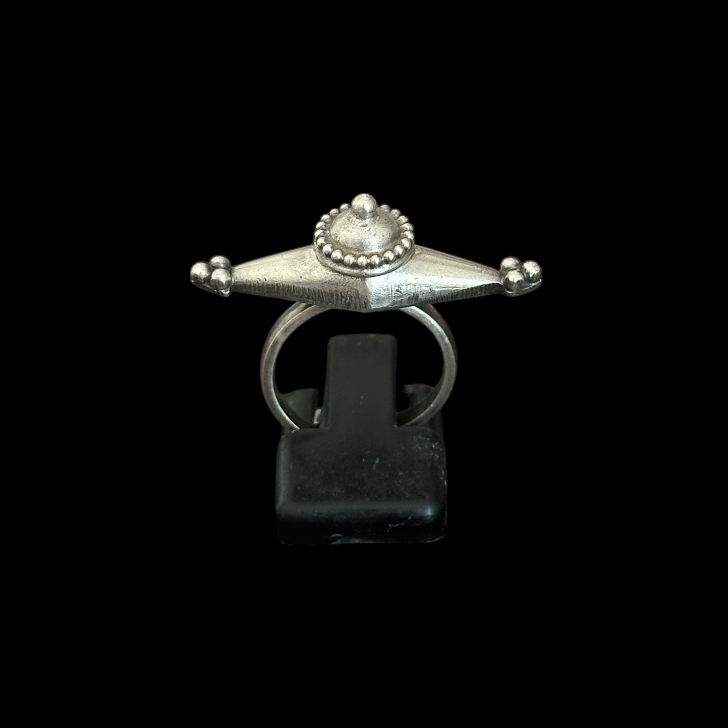 Ring „Trinetra“ (त्रिनेत्र)