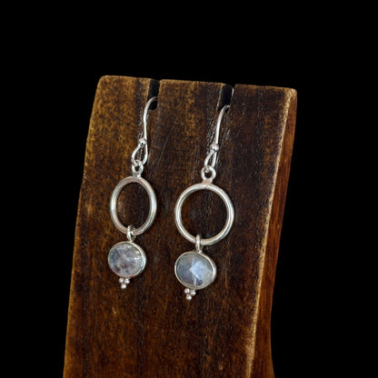 Pendientes “ĀKĀRA” (आकार) Piedra de Luna