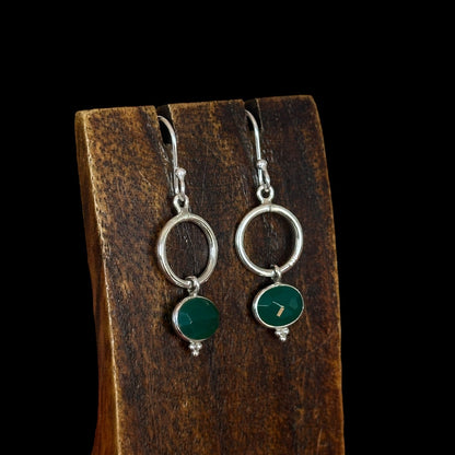 Ohrringe „ĀKĀRA“ (आकार) grüner Onyx