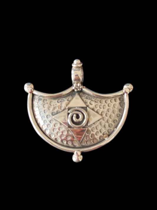 Colgante Tribal Escudo
