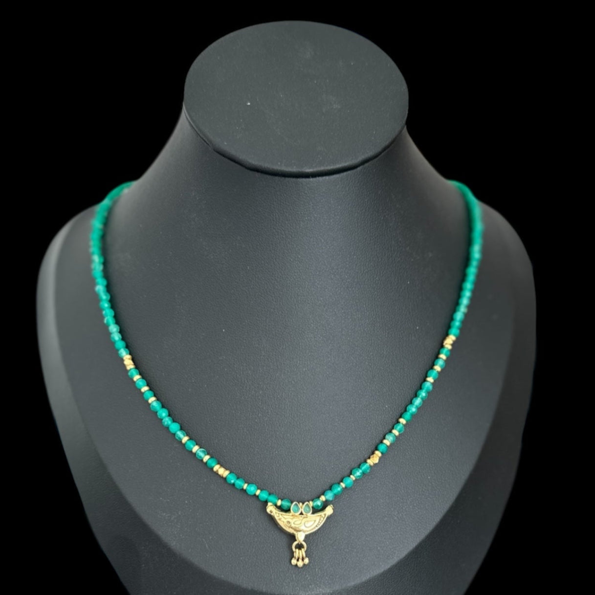 Collar Piedras Mantra Box