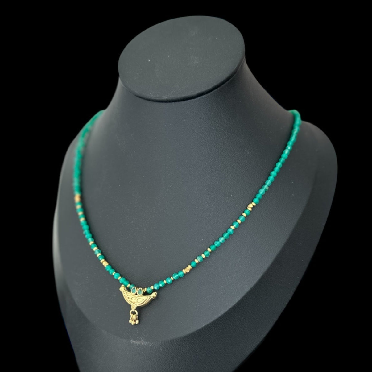 Collar Piedras Mantra Box
