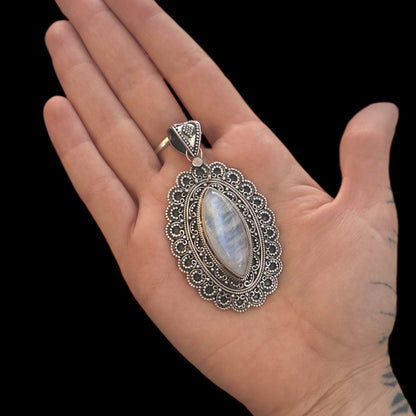 Anhänger „Chandrikā“ (चन्द्रिका)