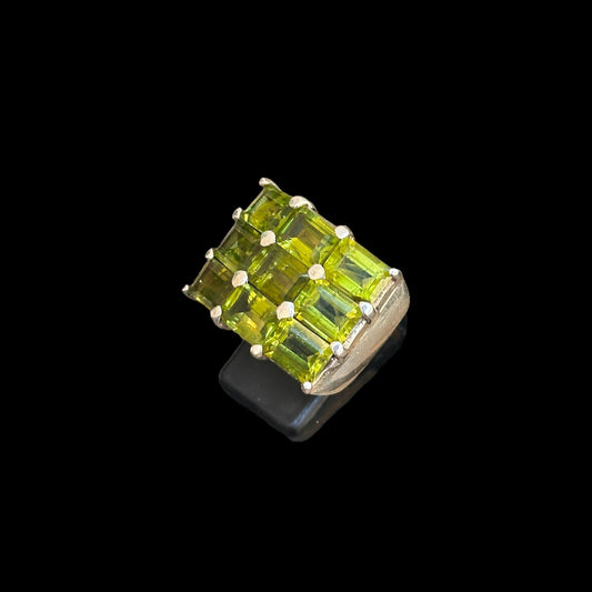 "Rajavè" Peridot Ring
