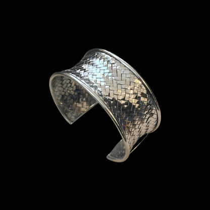 Breites geflochtenes Silberarmband