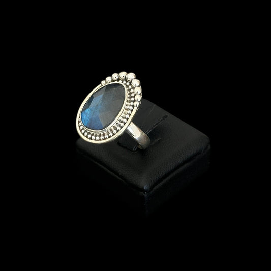 "Paki" Labradorite Ring