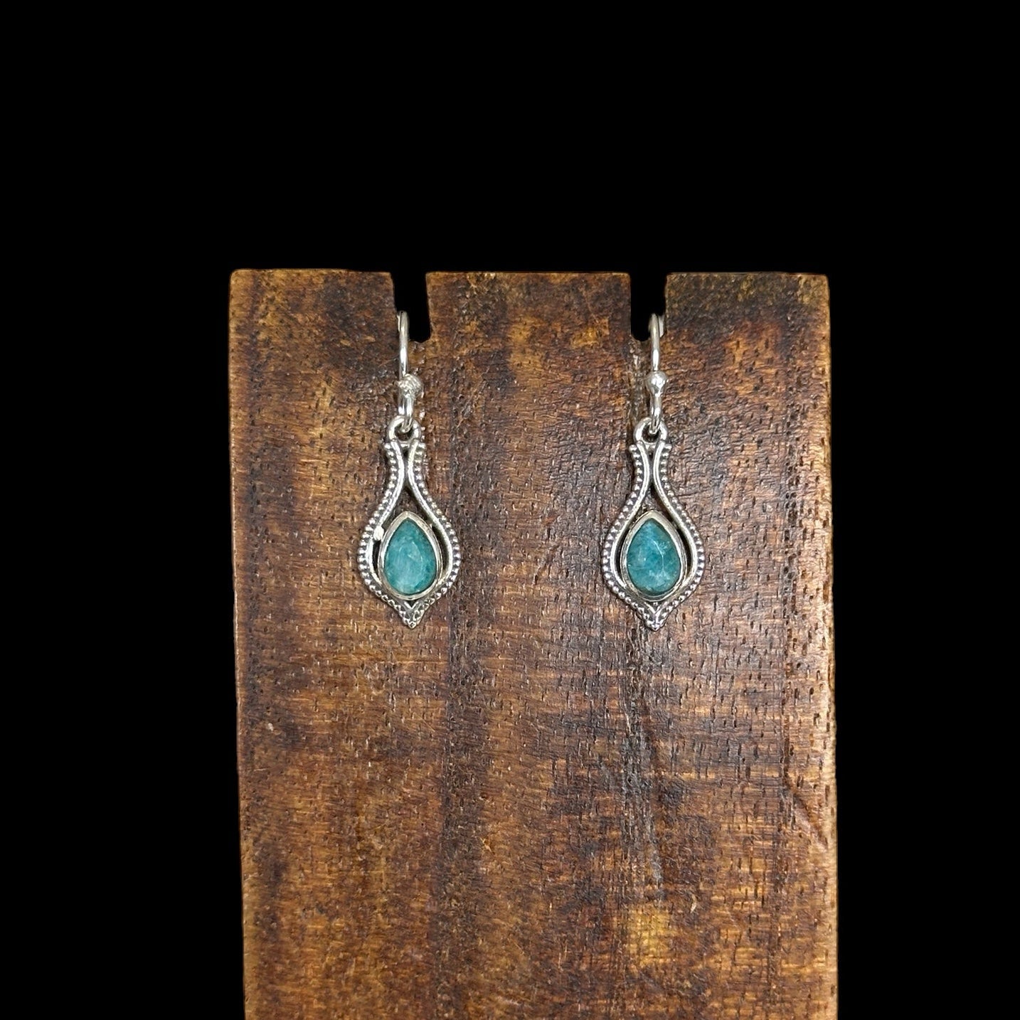 Pendientes Nila Raiz De Esmeralda