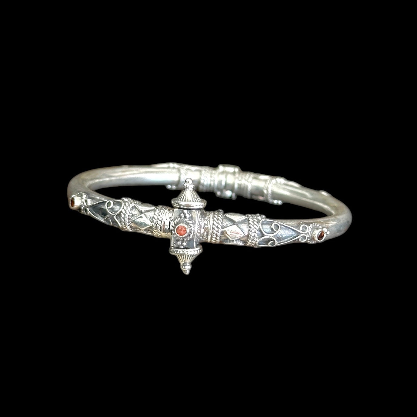 Armband „Āyudha“ (आयुध)