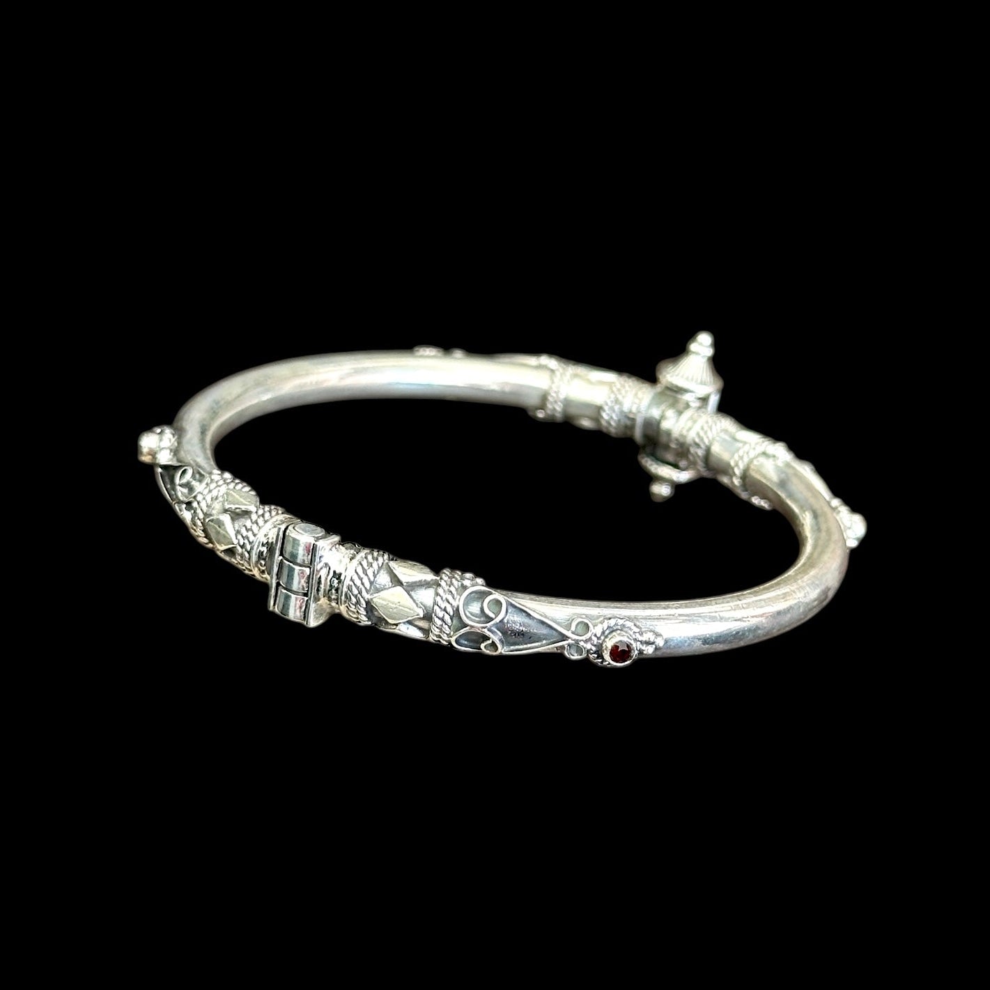 Armband „Āyudha“ (आयुध)