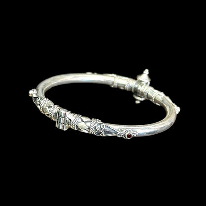 Armband „Āyudha“ (आयुध)