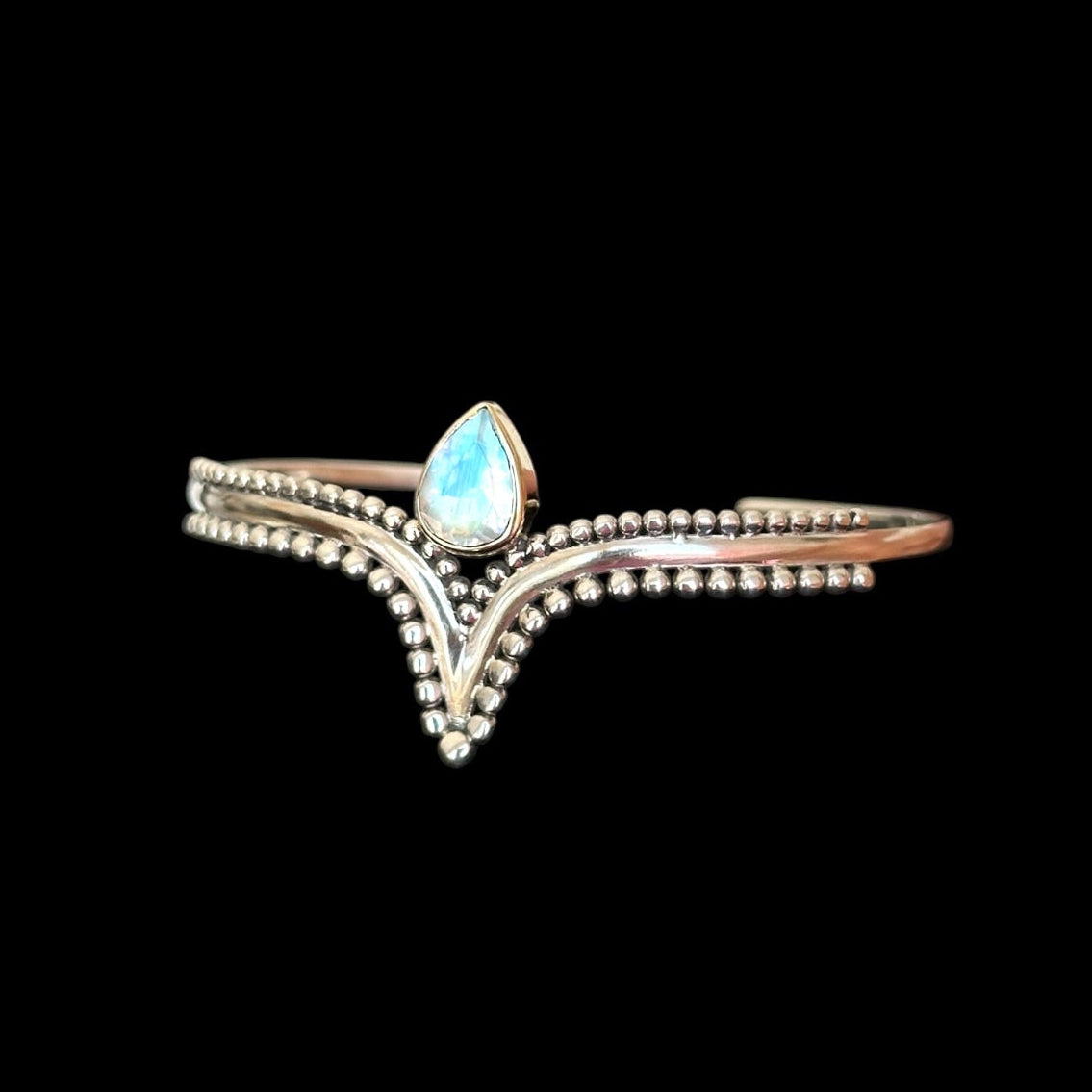 Armband "arunya" (अरुण्या) · Madagaskar-Mondstein.