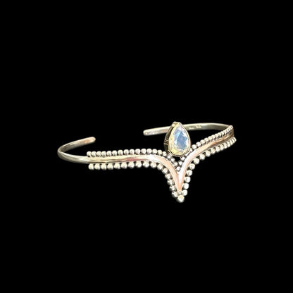 Armband "arunya" (अरुण्या) · Madagaskar-Mondstein.