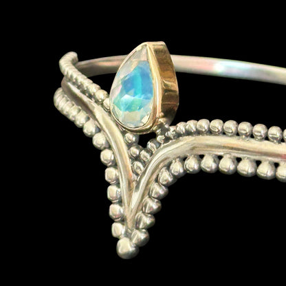 Armband "arunya" (अरुण्या) · Madagaskar-Mondstein.