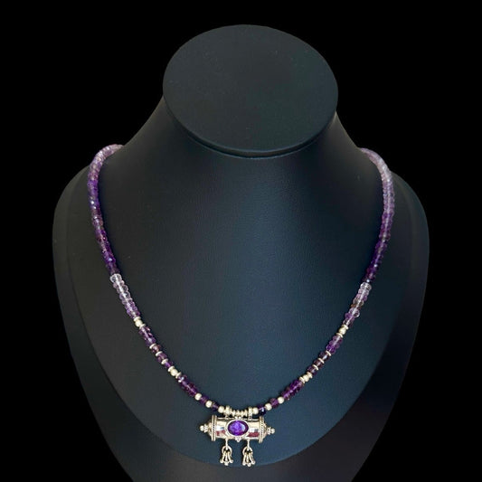 Halskette "Mantra Box" (मन्त्रपेटिका) Amethyst 2.