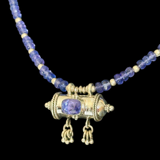 Halskette "Mantra Box" (मन्त्रपेटिका) Tansanit 1.