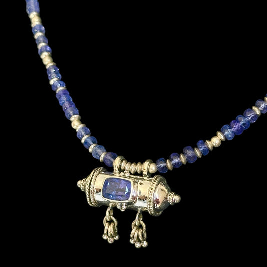 Halskette "Mantra Box" (मन्त्रपेटिका) Tansanit 2.