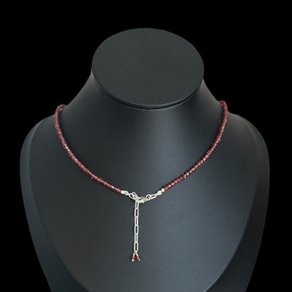 Halskette "Mantra Box" (मन्त्रपेटिका) Granat 2.