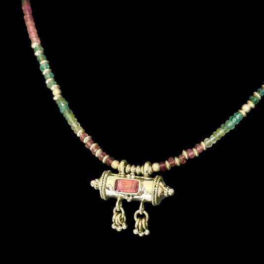 Halskette „Mantra Box“ (मन्त्रपेटिका) Turmalin 1.