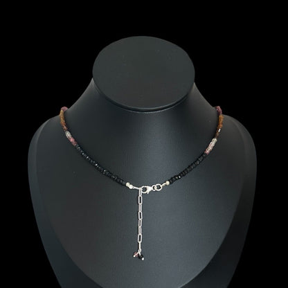 Halskette „Mantra Box“ (मन्त्रपेटिका) Turmalin 1.