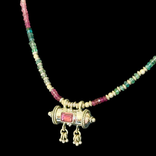 Halskette „Mantra Box“ (मन्त्रपेटिका) Turmalin 2.