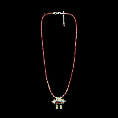 Halskette „Mantra Box“ (मन्त्रपेटिका) Granat 1.