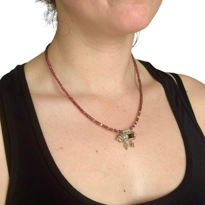 Halskette „Mantra Box“ (मन्त्रपेटिका) Granat 1.