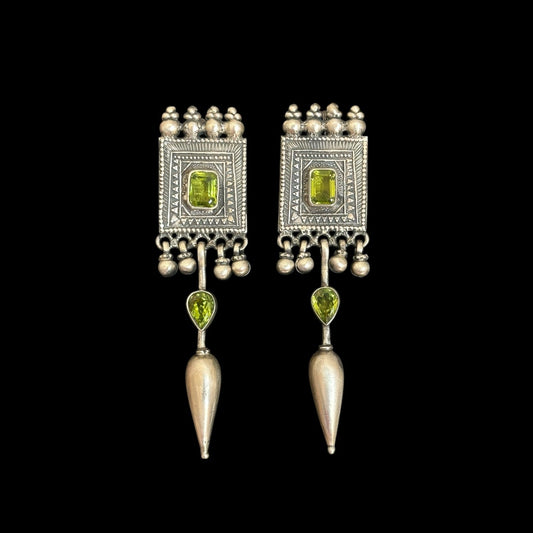 Ohrringe „Haritāṅgī“ (हरिताङ्गी)